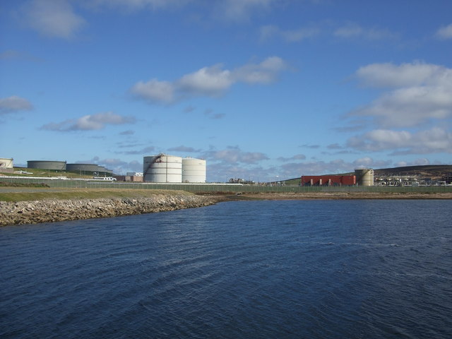 Looking in to the oil terminal from the Construction jetty
