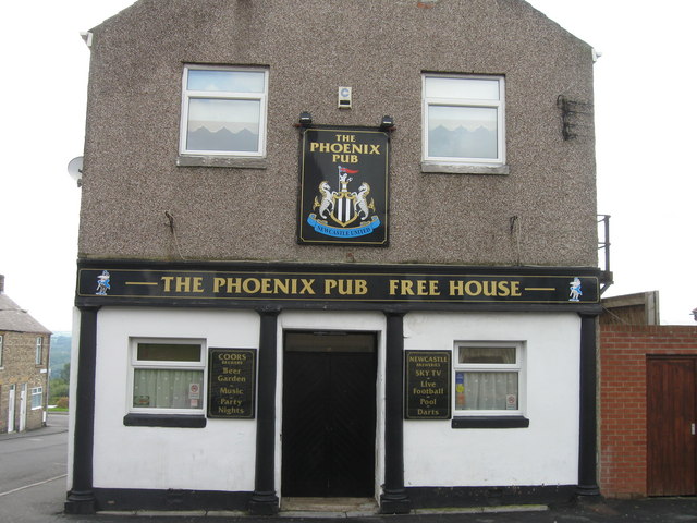 the-phoenix-pub-chopwell-alex-mcgregor-geograph-britain-and-ireland