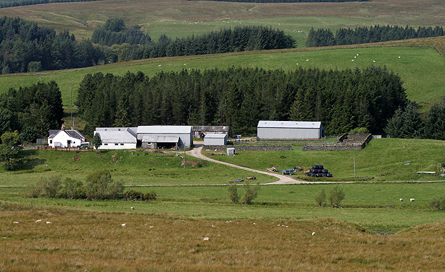 Raeburnfoot Farm © Walter Baxter cc-by-sa/2.0 :: Geograph Britain and ...