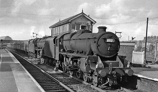 Warrington Bank Quay Station, With Train © Ben Brooksbank Cc-by-sa/2.0 ...