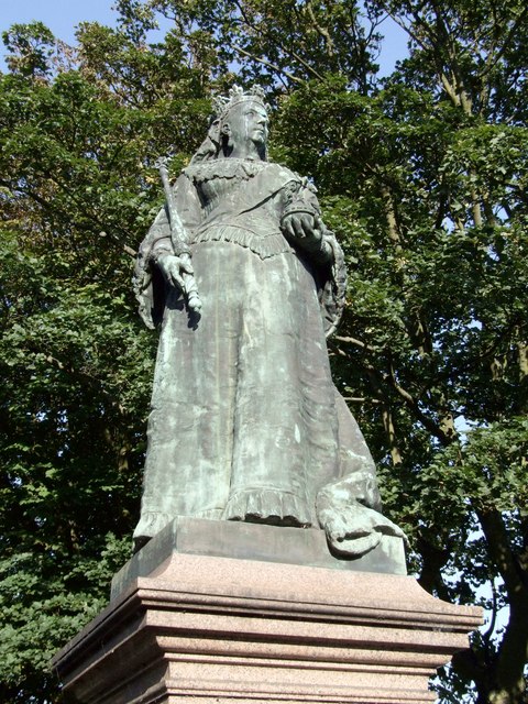 Statue of Queen Victoria, Scarborough © Dave Hitchborne cc-by-sa/2.0 ...