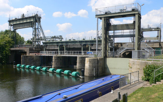 Denver Sluice © Mike Todd cc-by-sa/2.0 :: Geograph Britain and Ireland