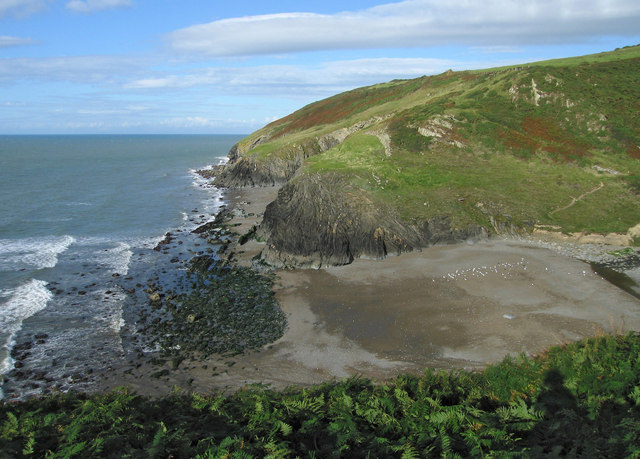 The beach below Castell Bach © Dave Croker :: Geograph Britain and Ireland