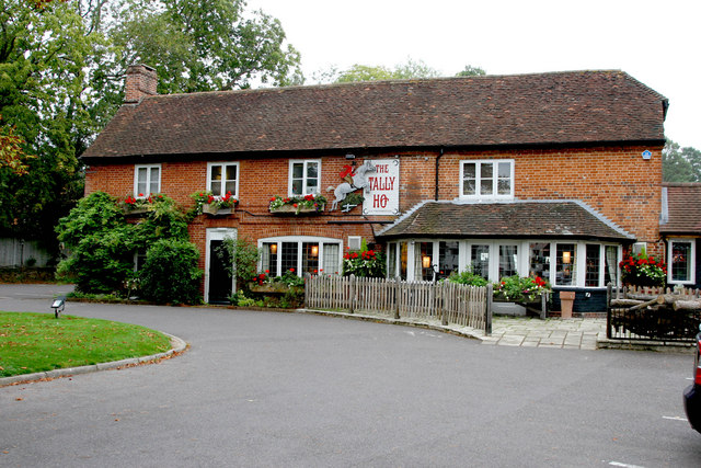 Finchampstead - The Tally Ho restaurant © Brendan and Ruth McCartney ...