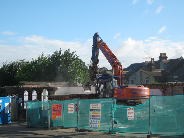 Demolition of the old Balmoral Gardens Health Centre (2)