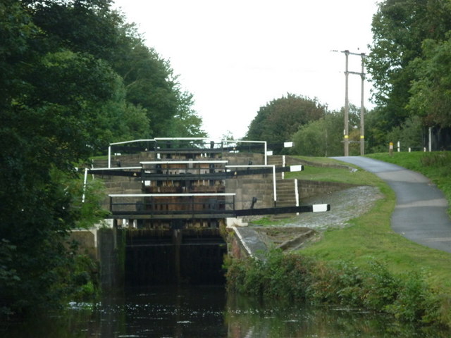 Walking along the Leeds to Liverpool Canal #65