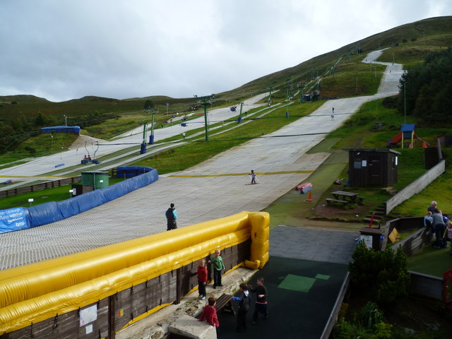 Hillend Ski Centre © kim traynor cc-by-sa/2.0 :: Geograph Britain and ...