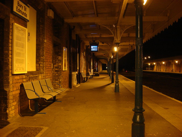 Bury St.Edmunds railway station platform at night