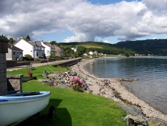 Kames: foreshore © Elliott Simpson :: Geograph Britain and Ireland