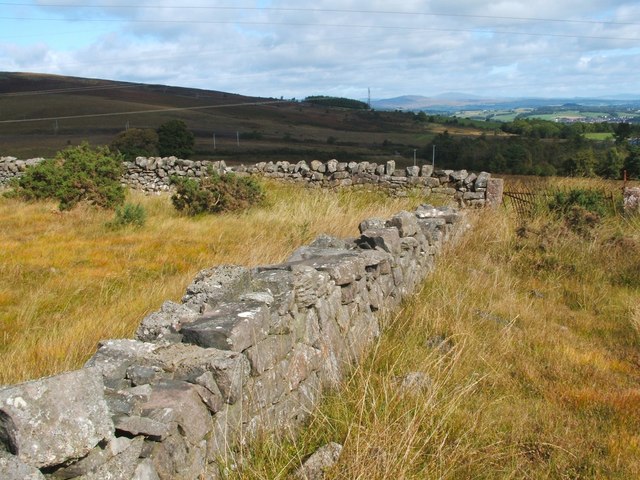 Junction of dry-stone walls