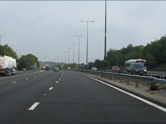 M4 Motorway at junction 28, eastbound © J Whatley :: Geograph Britain ...