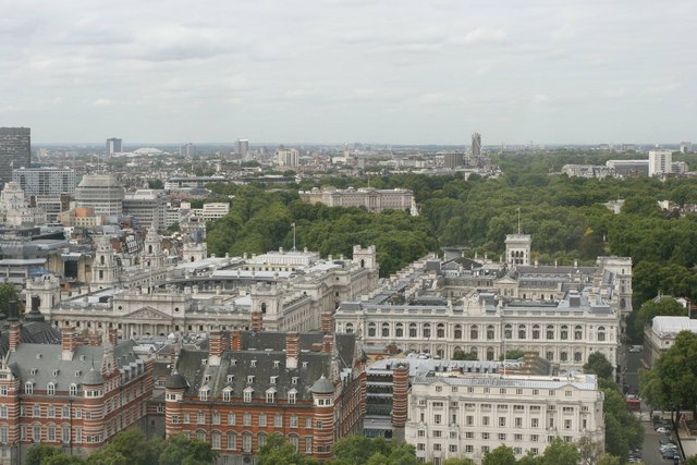 London - Whitehall and Buckingham Palace © Brendan and Ruth McCartney ...