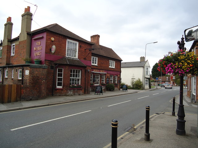 The White Hart, Old Woking © Stacey Harris cc-by-sa/2.0 :: Geograph ...