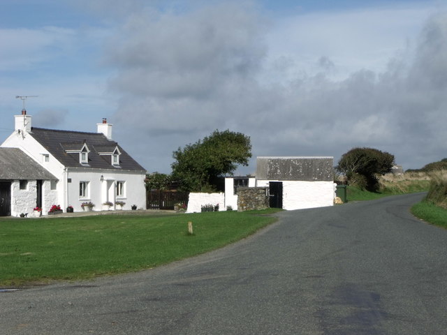 Holiday cottages, Waun Beddau,... © nick macneill cc-by-sa/2.0 ...