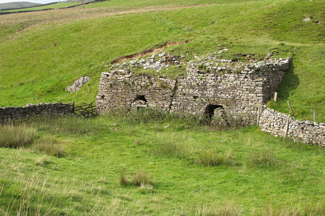 Lime Kilns Near Bullpot Farm © Tom Richardson Cc-by-sa 2.0 :: Geograph 