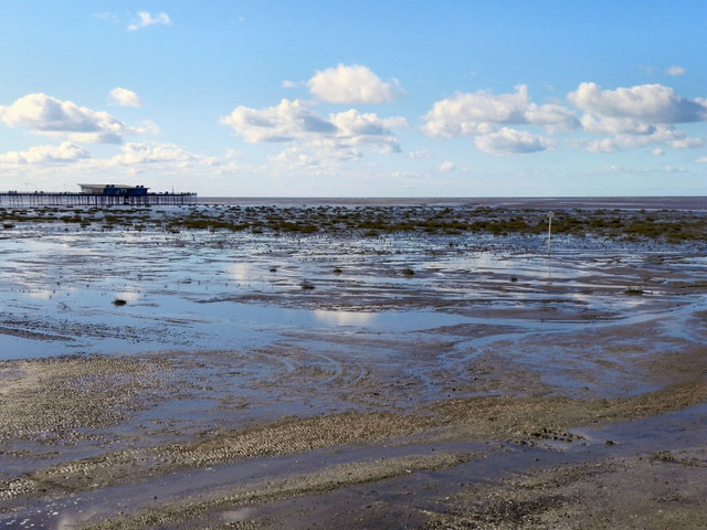 Southport Beach © David Dixon cc-by-sa/2.0 :: Geograph Britain and Ireland