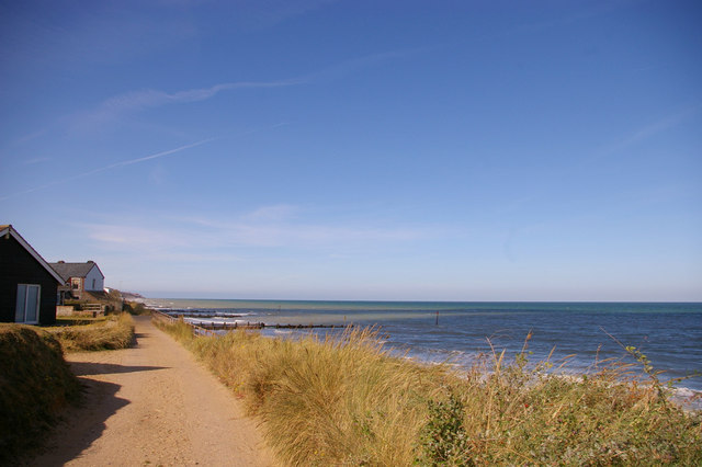 Footpath above the Beach, Bacton,... © Christine Matthews cc-by-sa/2.0 ...