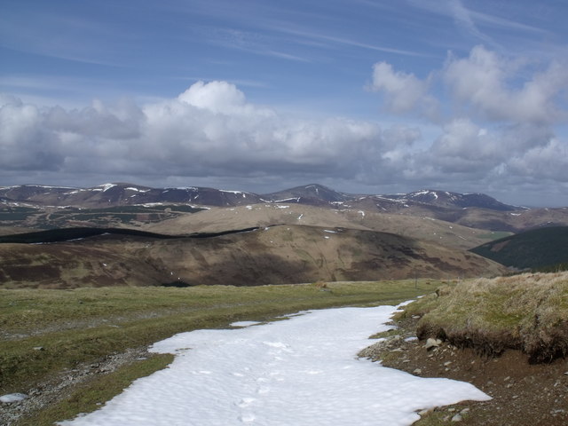 Early April snow on the approach track to Broad Law