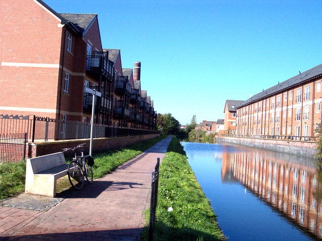 New housing on the Leeds Liverpool Leigh Branch Canal