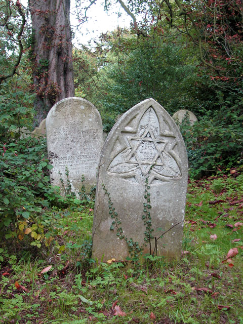 Rosary cemetery, Norwich - gravestones © Evelyn Simak cc-by-sa/2.0 ...