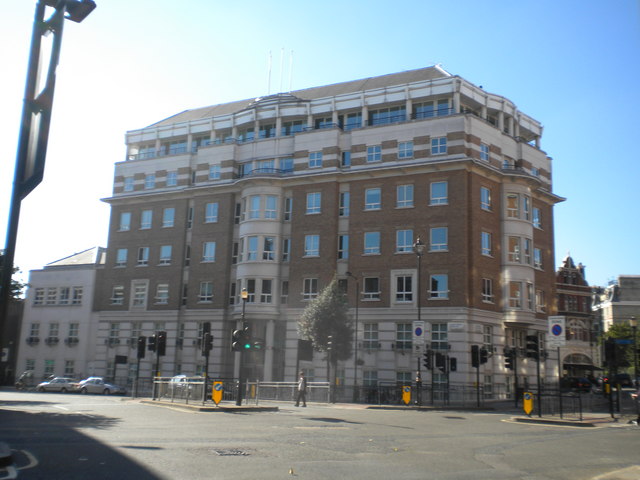 eni-house-ebury-bridge-road-sw1-robin-sones-cc-by-sa-2-0-geograph