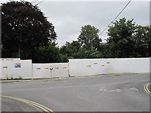 SU6089 : Fence on St Johns road by Bill Nicholls