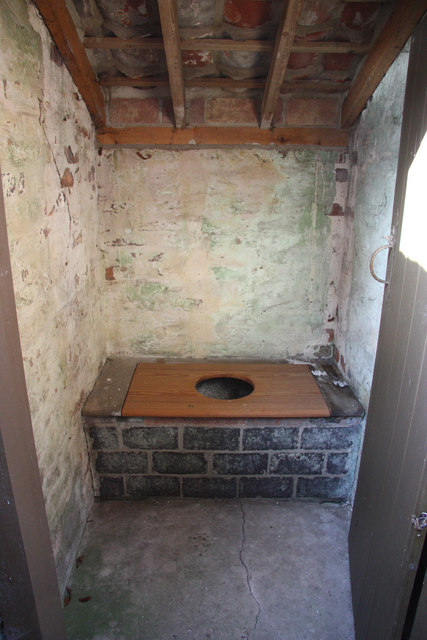 Baptist privy © Richard Croft :: Geograph Britain and Ireland