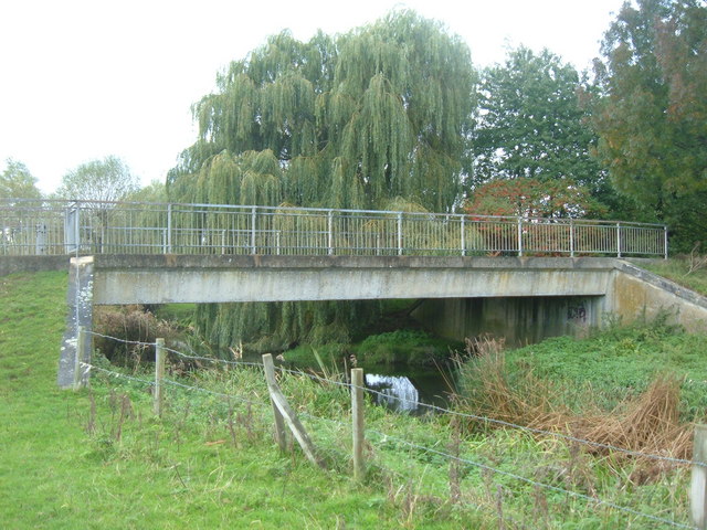 Bridge over River Great Ouse © Mr Biz cc-by-sa/2.0 :: Geograph Britain ...