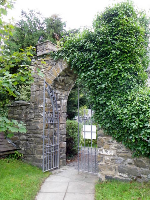 Ivy covered gate, Llanina © Maigheach-gheal cc-by-sa/2.0 :: Geograph ...