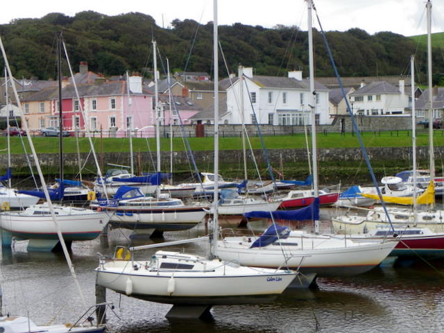 Boats at low tide, Aberaeron © Maigheach-gheal cc-by-sa/2.0 :: Geograph ...