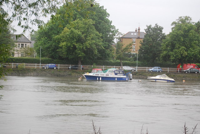 Boat moored upstream of Richmond Lock