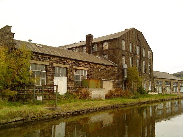 Old factory buildings by the canal in... © Andrew Abbott cc-by-sa/2.0 ...