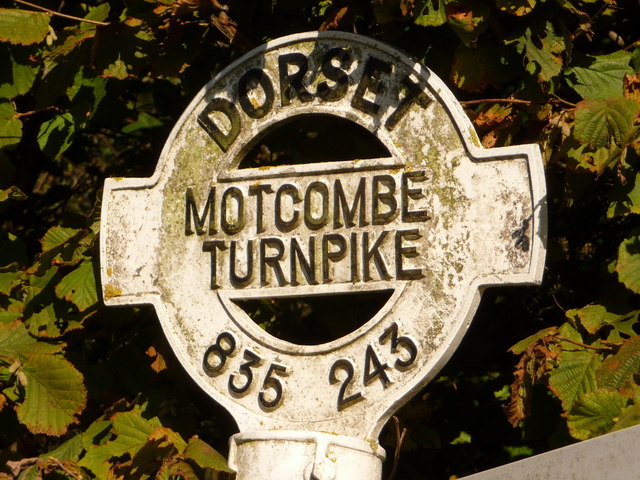 Motcombe: detail of Motcombe Turnpike signpost