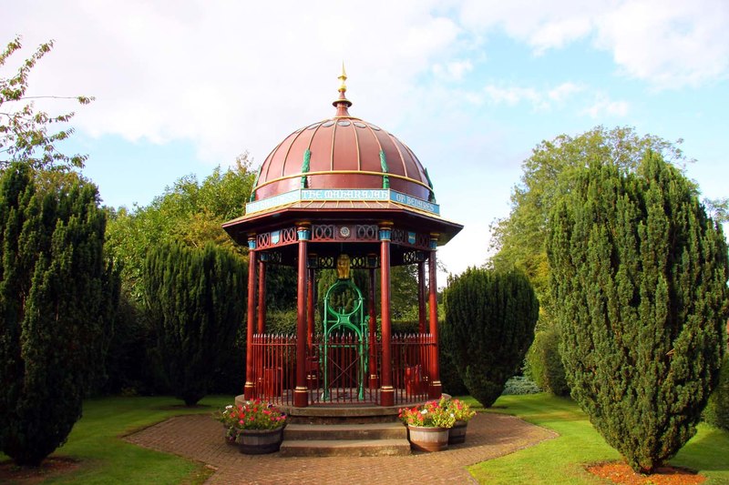 The Maharajah's Well in Stoke Row © Steve Daniels cc-by-sa/2.0 ...