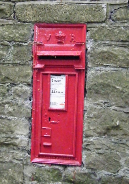 Victoria Post Box near Wroughton Church