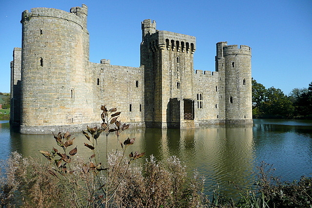 Bodiam Castle © Graham Horn cc-by-sa/2.0 :: Geograph Britain and Ireland