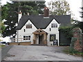 SO9075 : The Robin Hood Public House, Drayton, Worcestershire by Richard Rogerson