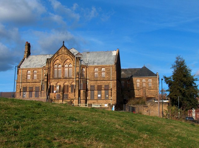 Pye Bank School © Neil Theasby cc-by-sa/2.0 :: Geograph Britain and Ireland