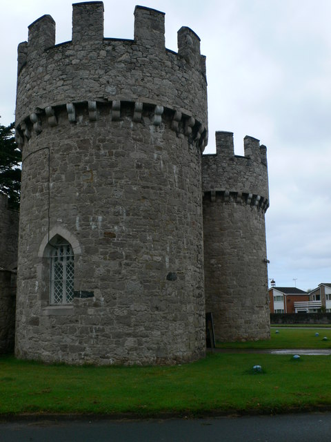 Mains castle. Gwydir Castle. Gwrych Castle транскрипция.