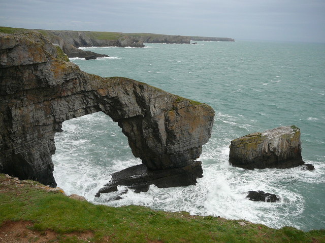 The Green Bridge of Wales, (natural... © Colin Park cc-by-sa/2.0 ...