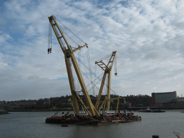 GPS Apollo Craneship in River Medway © David Anstiss :: Geograph ...