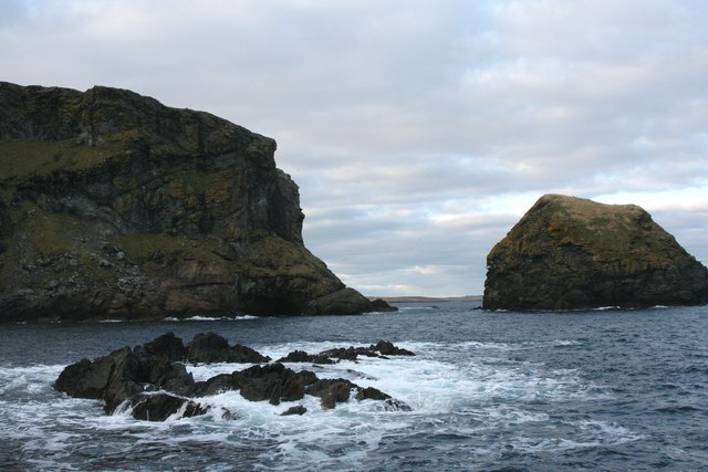 Skerry off Filla Wick, with natural arch at base of Busta Pund and the Clett in the background