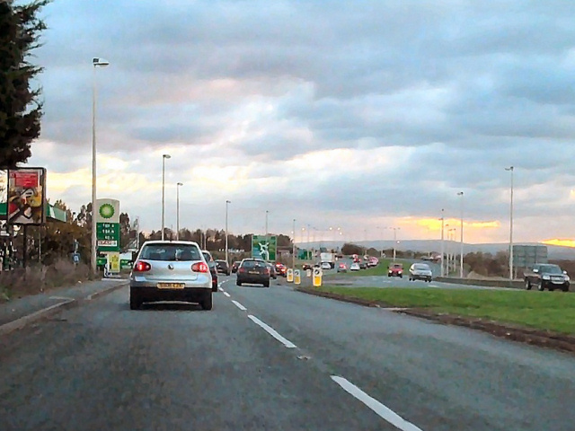 A483 Wrexham Road © David Dixon cc-by-sa/2.0 :: Geograph Britain and ...