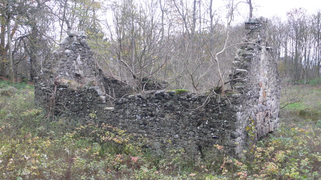 Ruin in Dalmeny Park