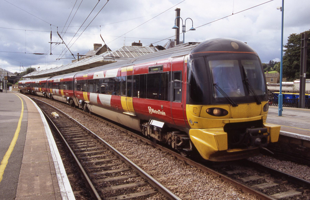 Leeds train at Skipton © Ian Taylor :: Geograph Britain and Ireland