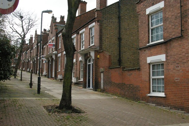 Lavender Hill: Town Hall Road