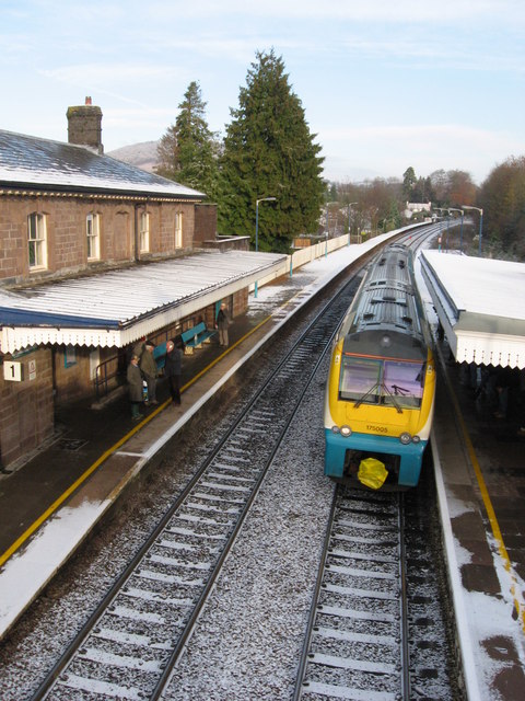 Train at Abergavenny station © Gareth James cc-by-sa/2.0 :: Geograph ...