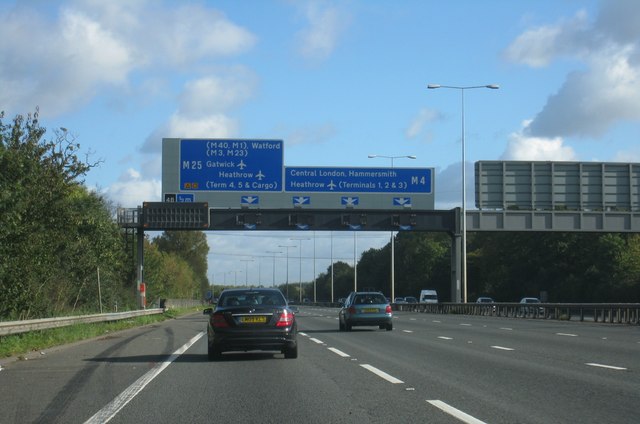 Approaching junction 4B (M4) © Logomachy :: Geograph Britain and Ireland