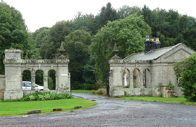 Lodge and gateway near Bolton