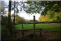 Stile on the footpath to Magpie Bottom